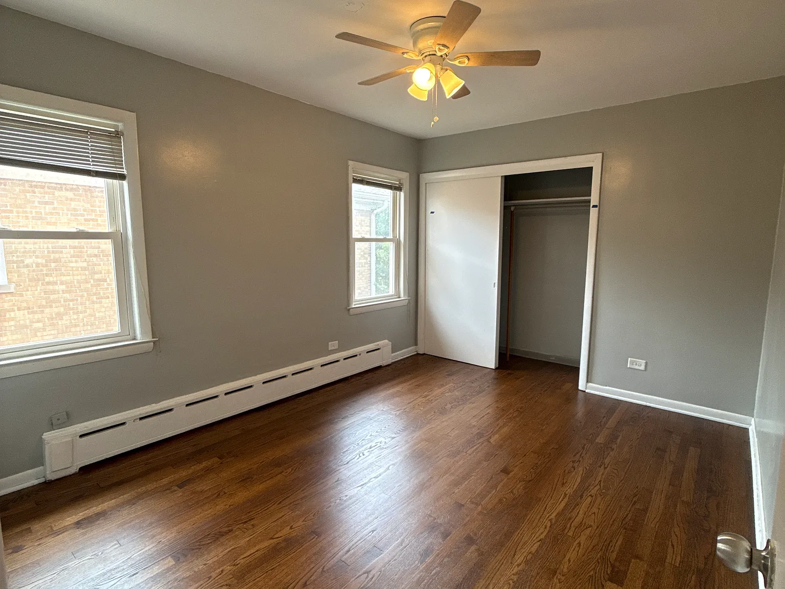 3 bed, 900 sqft, $2,100 — Photo 4
