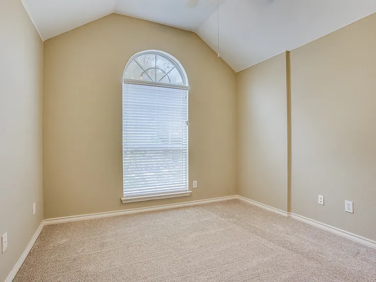 3021 Sawtooth Dr — Photo 9