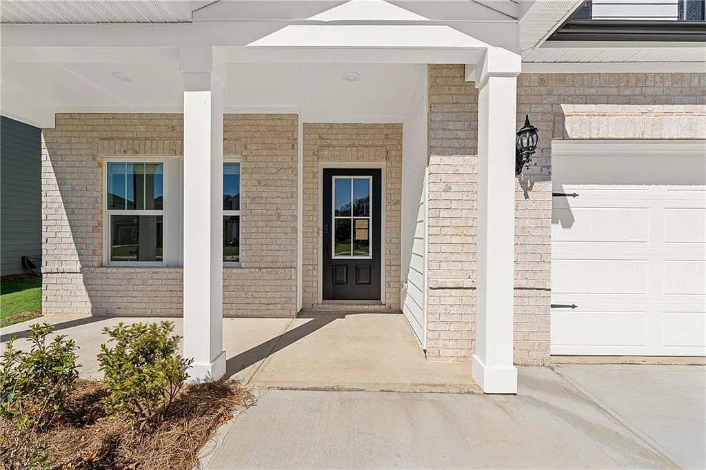 4 bed, 3.0 bath, 2950 sqft, $2,900 — Photo 2