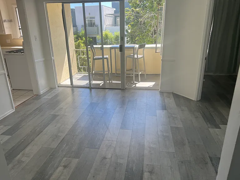 424 Landfair Ave — Photo 11
