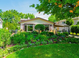 910 E Gladys Ave, Addison, IL 60101