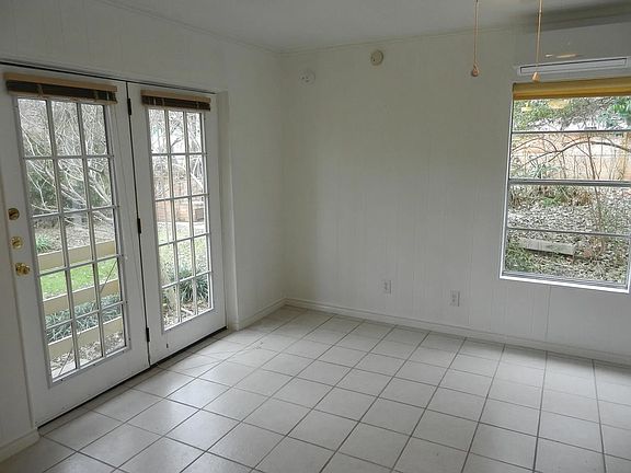 2nd image of 606 W Croslin St #B