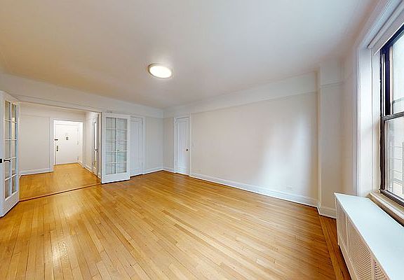3rd image of 220 W 71st St APT 71