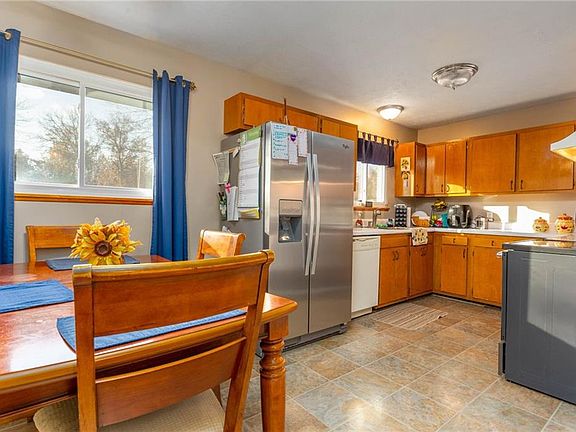 3rd image of 4917 Oakview Dr