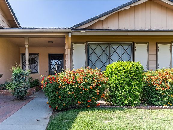 3rd image of 35250 Santa Rosa Dr