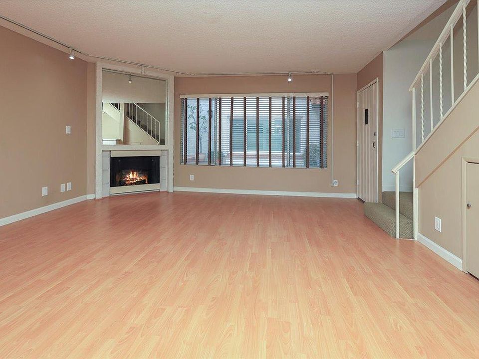 1st image of 14332 Dickens St Unit 16
