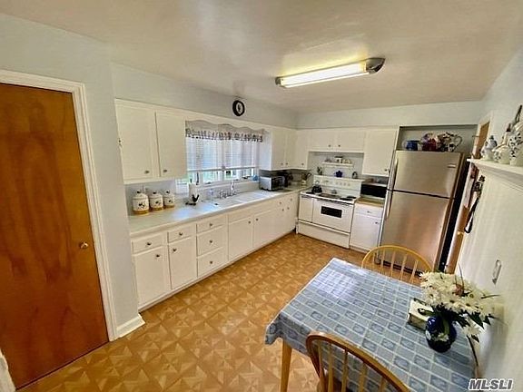 5th image of 541 Pine Acres Blvd