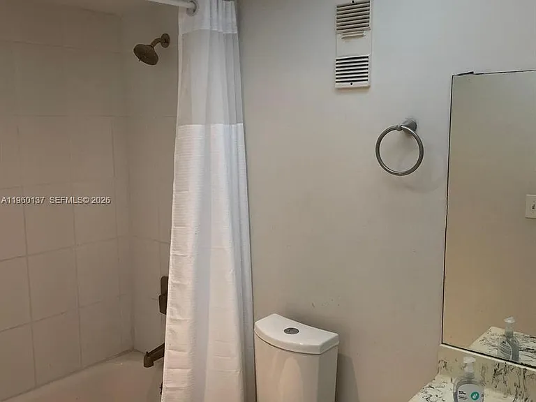 470 Executive Center Dr #1C — Photo 6