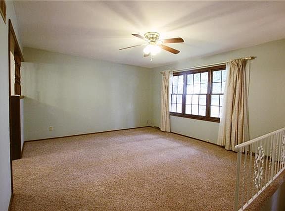 5th image of 318 SW Glendana Dr