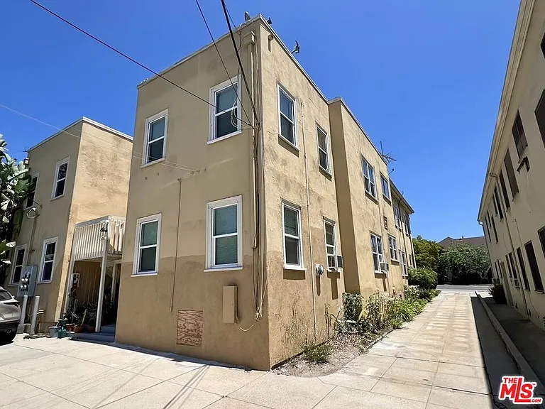 2011 N Vermont Ave — Photo 16