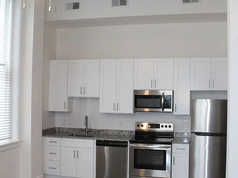 114 W Court St #101 — Photo 1