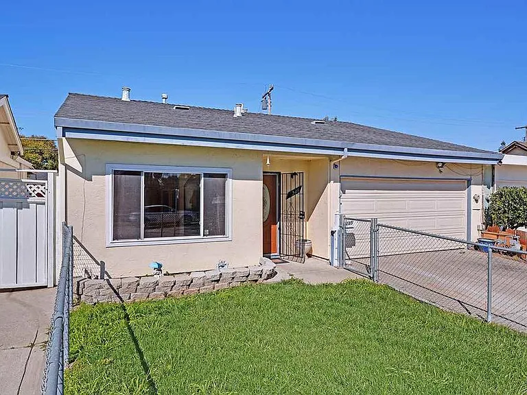 1285 Boa Vista Dr — Photo 3