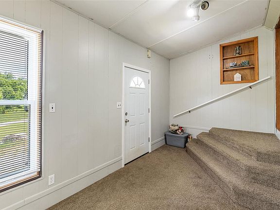 4th image of 52 Linn Dr