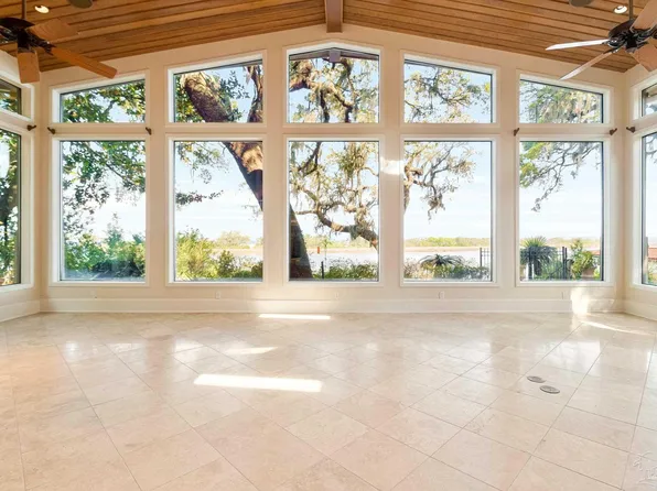 110 Highpoint Dr, Gulf Breeze, FL 32561
