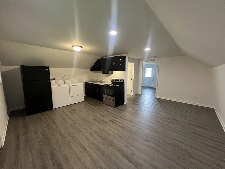 1043 Ross Ln — Photo 5