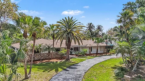 13621 SW 103rd Ave Photo 1