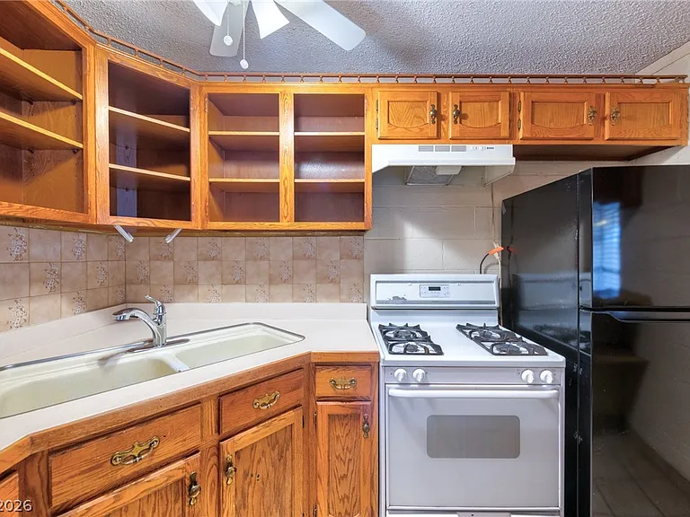 1816 Merze Ave — Photo 5
