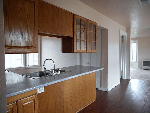3rd image of 180 N Mesa St
