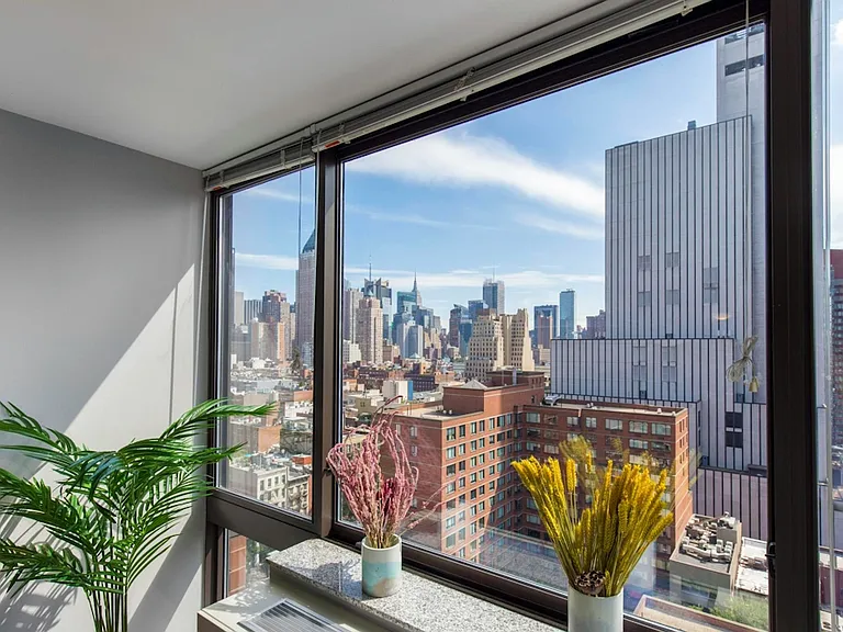 500 W 56th St #918 — Photo 10