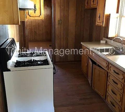 5th image of 1307 Victor Dr
