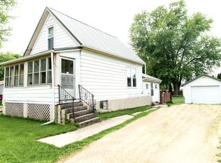 2015 Cummins St, Dixon, IL 61021