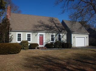 16 Weather Crescent Cir, Mashpee, MA 02649