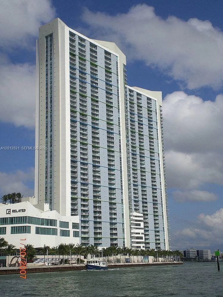 Building Photo - 335 Biscayne Blvd #2900