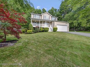 38 Skyline Dr, Gouldsboro, PA 18424