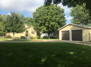1410 Okoboji Ave, Milford, IA 51351