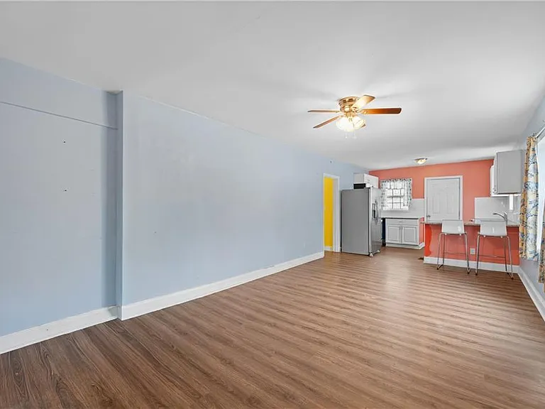 1124 Graymont Dr SW — Photo 3