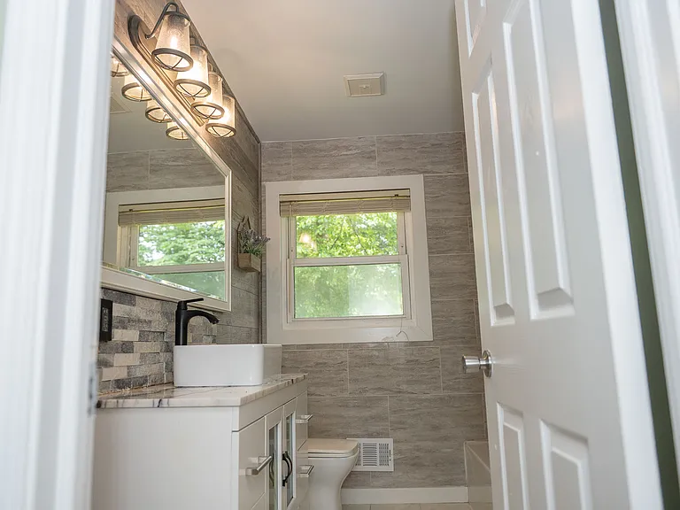 2945 Harcourt Dr — Photo 14