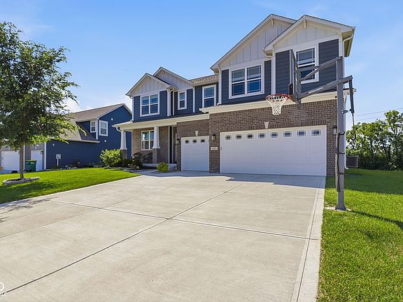 3rd image of 6897 Woodward Way