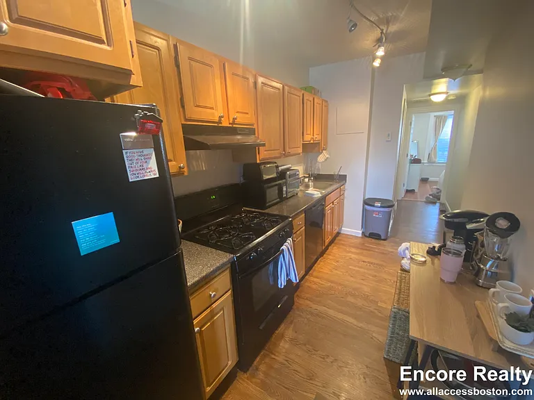 1942 Beacon St #2 — Photo 6