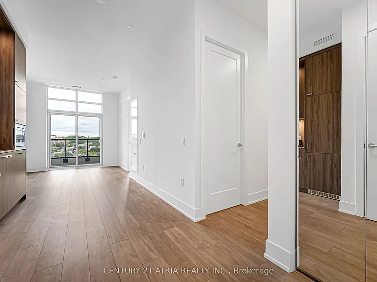 858 Dupont St #Penthouse 19 — Photo 7