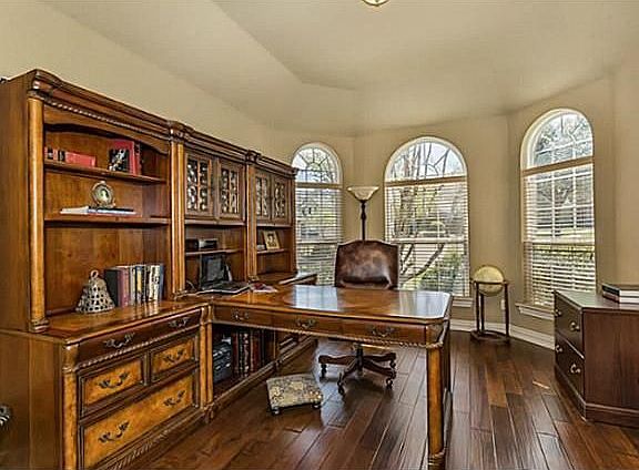 5th image of 1529 Parkview Dr