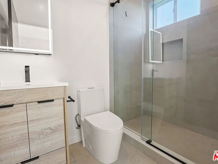 2135 S Longwood Ave #1/2 — Photo 8