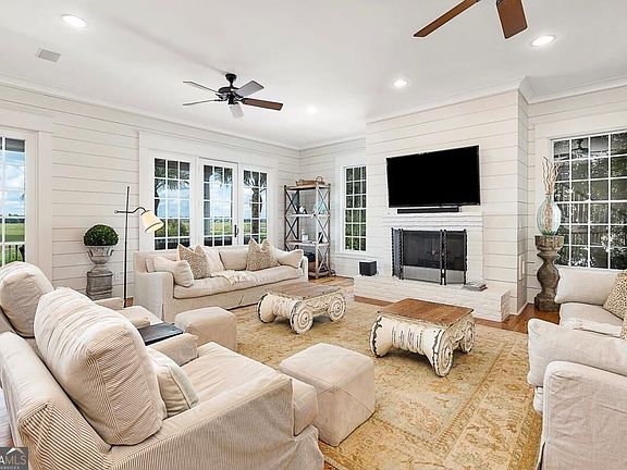 4th image of 2212 Ocean Rd