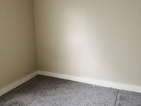 4th image of 21438 Hamilton Ave