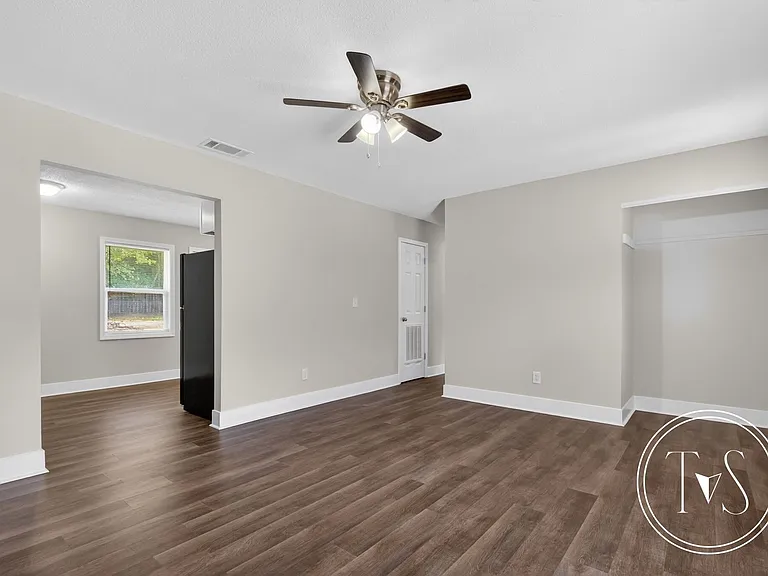 109 Elm St — Photo 6