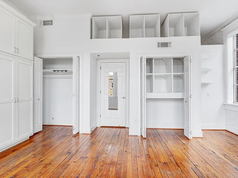 321 W Broughton St #7 — Photo 9
