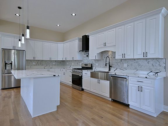 4th image of 4859 W Hirsch St