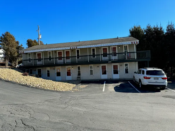 244 Elkin Ave APT 10, Indiana, PA 15701