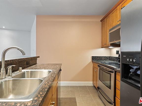 3rd image of 1346 E Hillcrest Dr