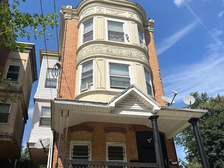 1711 W Tioga St #1 — Photo 2