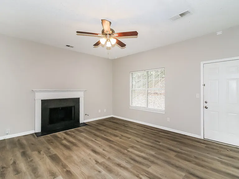 2915 Russ Ln — Photo 10