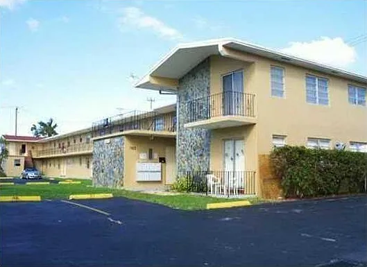 3901 SW 78th Ct — Photo 1