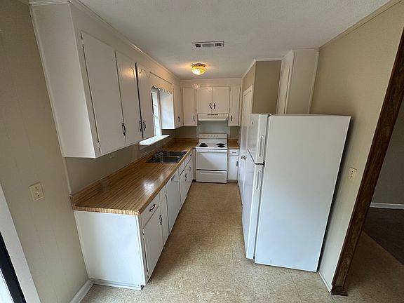 2nd image of 137 Boomerang Ln