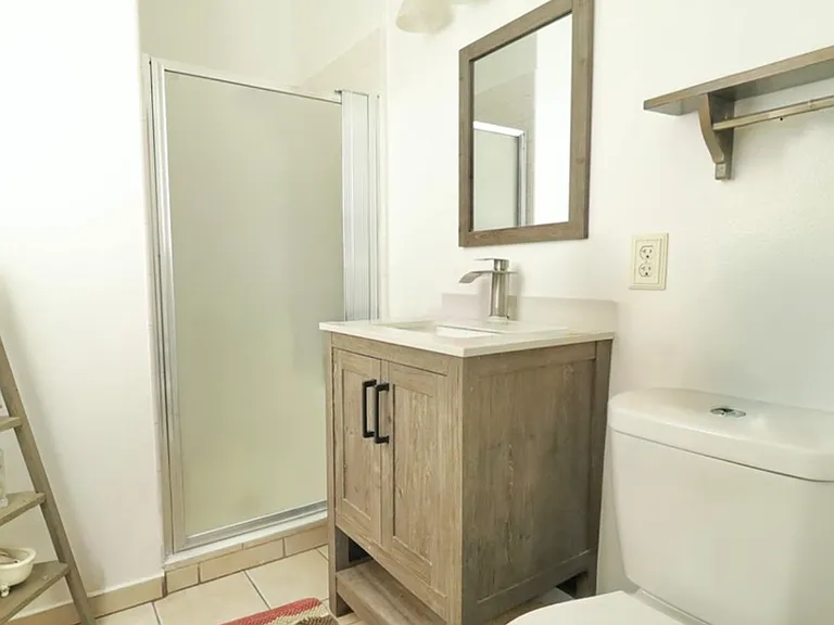 Master Bed Bathroom