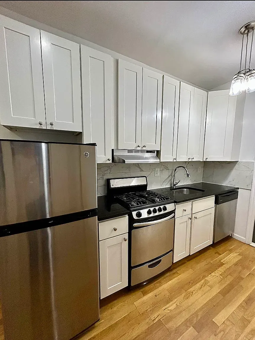 11 Maiden Lane — Photo 2