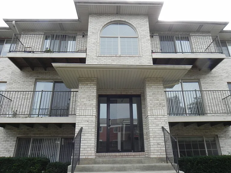 Maple Leaf Apartments — Photo 18